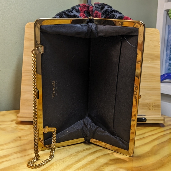 Vintage Verdi Textured Ladies Purse Black & Red Floral Design Snap Closure - Picture 5 of 6